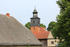 Blick vom Gutshof zur Kirche Neuensund