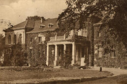Historische Ansicht Gutshaus (Herrenhaus) Behrenhoff 1922; aus der Sammlung A. Kobsch, Stralsund