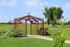 Pavillon und Golfplatz