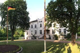 Herrenhaus Klein Roge, Einfahrtsrondell