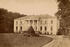 Historische Ansicht um 1885 des klassizistischen Herrenhauses vor dem Umbau; aus der Sammlung A. Kobsch, Stralsund
