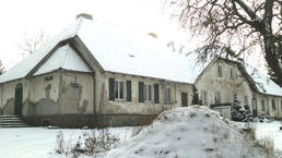 Wohnhaus für Angestellte des Karlsburger Gutes, erbaut durch Fritz Ulrich von Bismarck-Bohlen