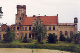 Blick über den Teich zum Herrenhaus Wrodow 1992