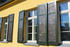 Fensterläden mit Solarmodulen