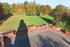 Blick vom Turm auf die Außenmauern und den Park