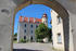 Schloss Penkun, Blick durch die Toreinfahrt auf den Innenhof und das Schloss